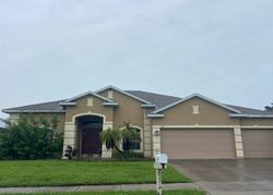 Pre-foreclosure in  WOOD POINTE DR Holiday, FL 34691
