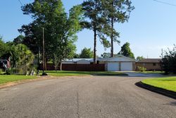 Pre-foreclosure in  CLOVER CIR Dothan, AL 36301