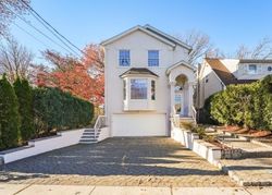Pre-foreclosure Listing in JONES RD FORT LEE, NJ 07024