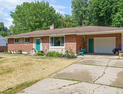 Pre-foreclosure in  SHERYL DR Waterford, MI 48328