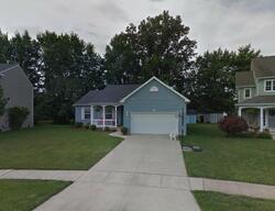 Pre-foreclosure in  OAKDALE CIR Elyria, OH 44035