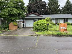 Pre-foreclosure in  SE ANKENY CIR Portland, OR 97233