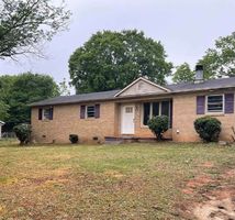 Pre-foreclosure in  OLD CANAAN RD Spartanburg, SC 29306
