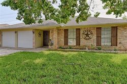 Pre-foreclosure in  COUNTRY CREEK DR Arlington, TX 76001