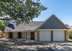 Pre-foreclosure in  ORCHARD HILL DR Arlington, TX 76016
