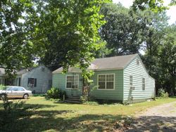 Pre-foreclosure in  ELLISTON RD Memphis, TN 38111