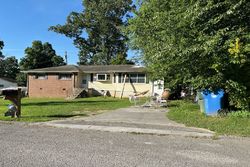 Pre-foreclosure in  ROLLINGWOOD DR Chattanooga, TN 37406