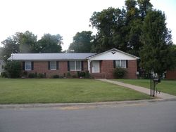 Pre-foreclosure in  DRAKE DR Shelbyville, TN 37160