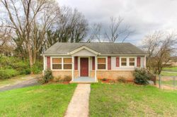Pre-foreclosure in  WIMPOLE AVE Knoxville, TN 37914