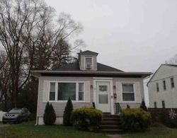 Pre-foreclosure in  W PARK AVE Clementon, NJ 08021