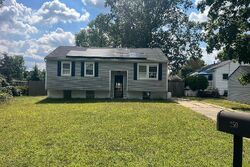 Pre-foreclosure in  FAIRVIEW AVE West Berlin, NJ 08091