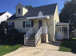 Pre-foreclosure in  MORRIS AVE Burlington, NJ 08016