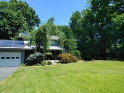 Pre-foreclosure in  DUNCASTER RD Bloomfield, CT 06002