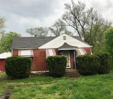 Pre-foreclosure in  LENOX AVE Granite City, IL 62040