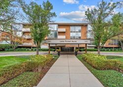 Pre-foreclosure in  N WESTERN AVE UNIT 215 Lake Forest, IL 60045