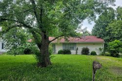 Pre-foreclosure in  SE MARYLAND AVE Topeka, KS 66605