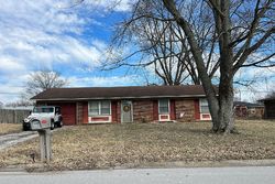 Pre-foreclosure Listing in GLENDALE DR CHARLESTOWN, IN 47111