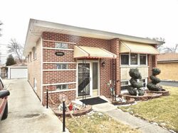 Pre-foreclosure Listing in S 81ST AVE HICKORY HILLS, IL 60457