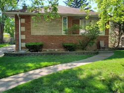 Pre-foreclosure in  DEBBIE LN South Holland, IL 60473