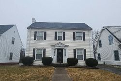 Pre-foreclosure in  ASHWOOD RD Cleveland, OH 44120