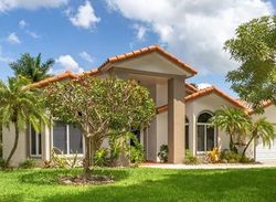 Pre-foreclosure in  ROMA CT Naples, FL 34110