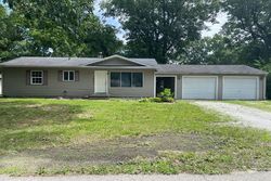 Pre-foreclosure in  ROBIN DR Warsaw, IN 46580