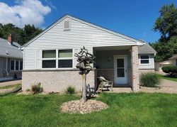 Pre-foreclosure in  13TH AVE N Clinton, IA 52732