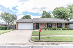 Pre-foreclosure in  TREEVIEW DR Arlington, TX 76016