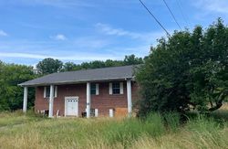 Pre-foreclosure in  STRADER RD Powell, TN 37849