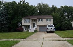 Pre-foreclosure in  FEATHER LN Waterford, MI 48327