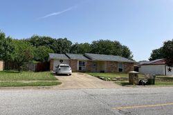 Pre-foreclosure in  E TIMBERVIEW LN Arlington, TX 76014