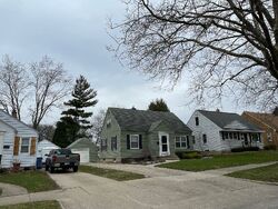  Woodside Dr Ne, Grand Rapids MI