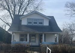 Pre-foreclosure in  OAKWOOD AVE Toledo, OH 43607