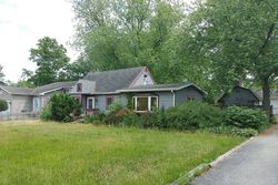 Pre-foreclosure in  W ARCADE DR N Lake Villa, IL 60046