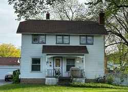 Pre-foreclosure in  WASHINGTON ST Woodstock, IL 60098