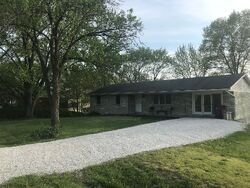 Pre-foreclosure in  DOVE LAKE RD Jefferson City, MO 65101
