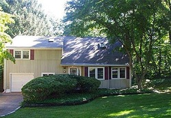 Pre-foreclosure in  DOLORES LN Northport, NY 11768