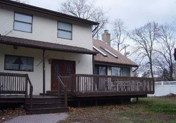 Pre-foreclosure in  JEFFERSON AVE Northport, NY 11768