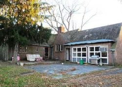 Pre-foreclosure in  KINGS POINT RD Great Neck, NY 11024