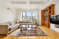 Pre-foreclosure in  W 90TH ST D New York, NY 10024