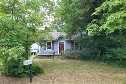 Pre-foreclosure in  MAYVIEW AVE High Point, NC 27265