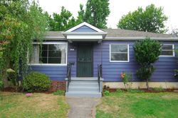 Pre-foreclosure in  SE MALDEN ST Portland, OR 97206