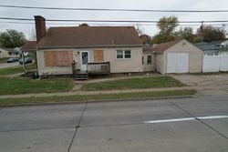 Pre-foreclosure in  MARQUETTE ST Davenport, IA 52806