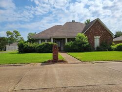 Pre-foreclosure in  HIGHPOINT DR Alexandria, LA 71303