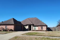 Pre-foreclosure in  LAKERIDGE DR Zachary, LA 70791