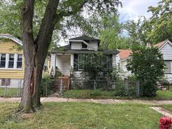 Pre-foreclosure in  W 109TH PL Chicago, IL 60628