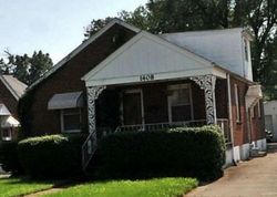 Pre-foreclosure in  CENTRAL AVE Louisville, KY 40208