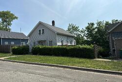 Pre-foreclosure in  ELIZABETH ST Joliet, IL 60435