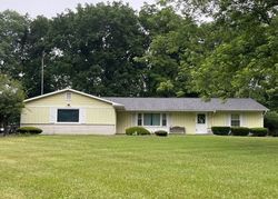 Pre-foreclosure in  HICKORY HILL DR Kendallville, IN 46755