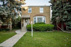 Pre-foreclosure in  W ROSCOE ST Chicago, IL 60634